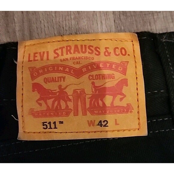 Levis 511 Men's Black Shorts 42 Dark Cut Off Bermuda - Picture 3 of 10